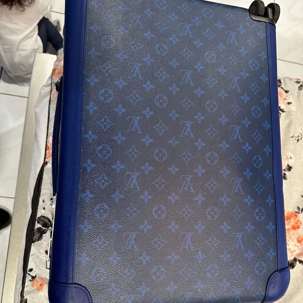 Horizon 55 Louis Vuitton luggage